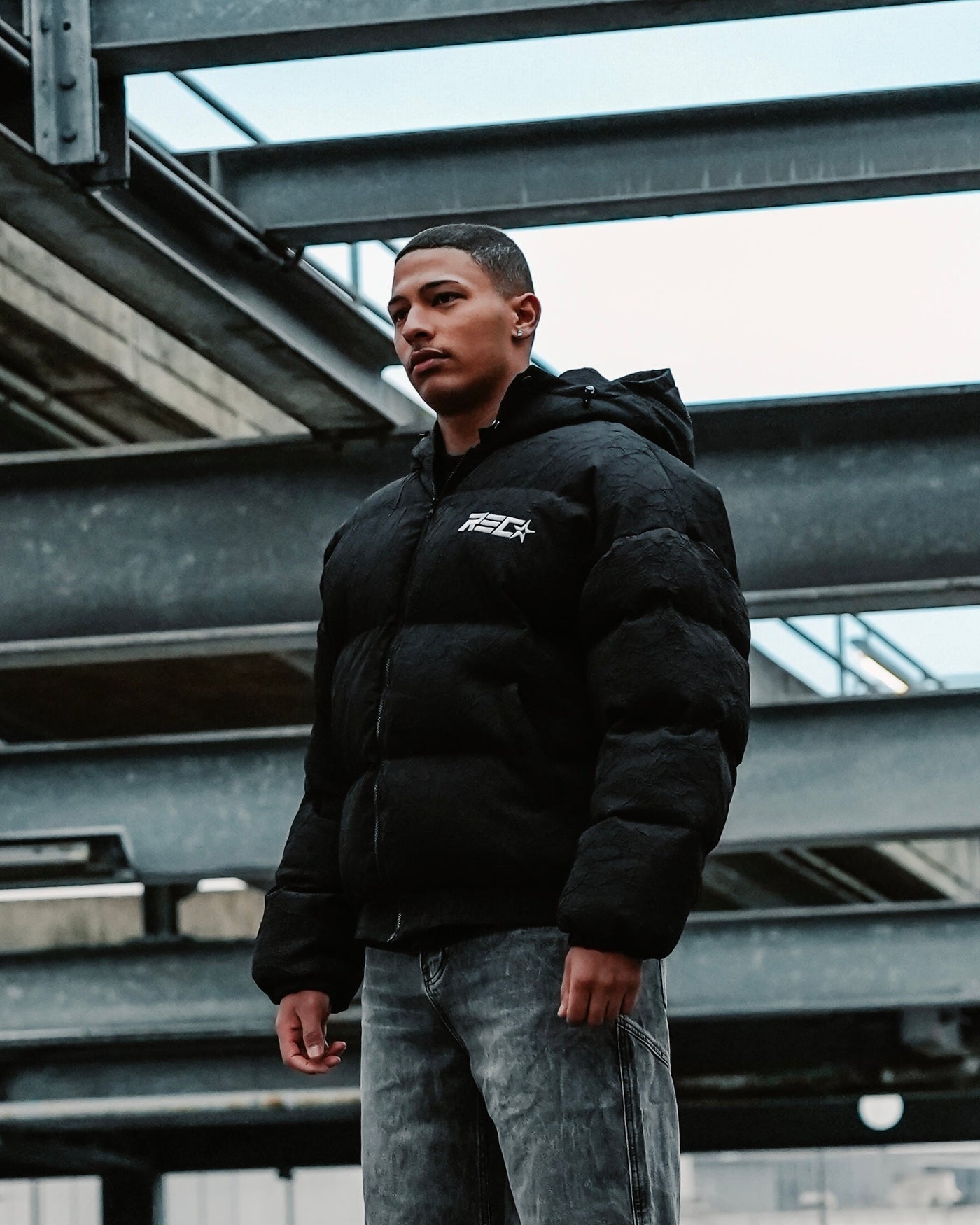BLACK HOODED PUFFER JACKET CONFORTABLE À PORTER
