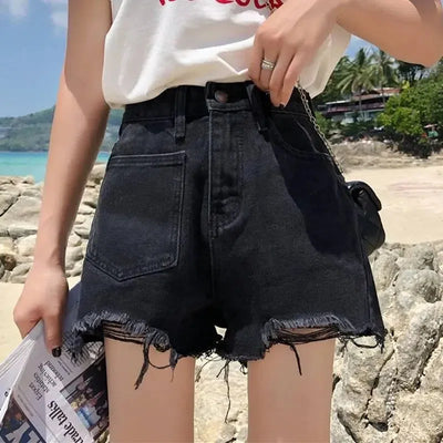 DISTRESSED DENIM SHORTS FOR EFFORTLESS SUMMER STYLE