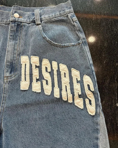 DISTRESSED DENIM SHORTS WITH FRAYED EDGES IN LIGHT WASH DENIM