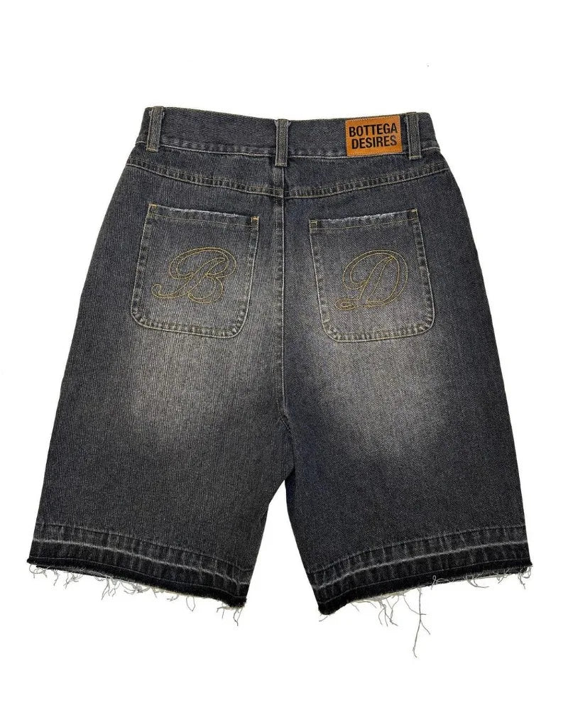 DISTRESSED DENIM SHORTS WITH FRAYED EDGES IN LIGHT WASH DENIM