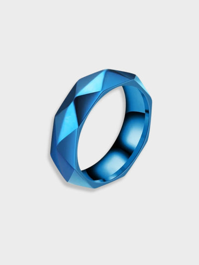 GEOMETRIC SILVER RING WITH TIMELESS ELEGANCE DIAMOND CUT DESIGN