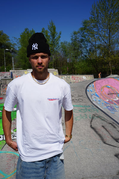 GRAPHIC TEE WITH PRINT DESIGN - OVERSIZED WHITE STREETWEAR T-SHIRT