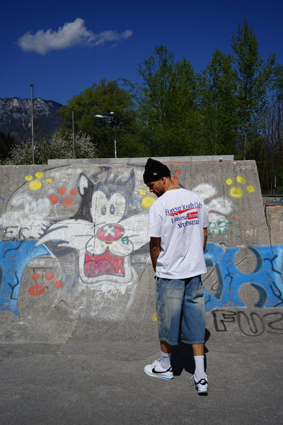 GRAPHIC TEE WITH PRINT DESIGN - OVERSIZED WHITE STREETWEAR T-SHIRT