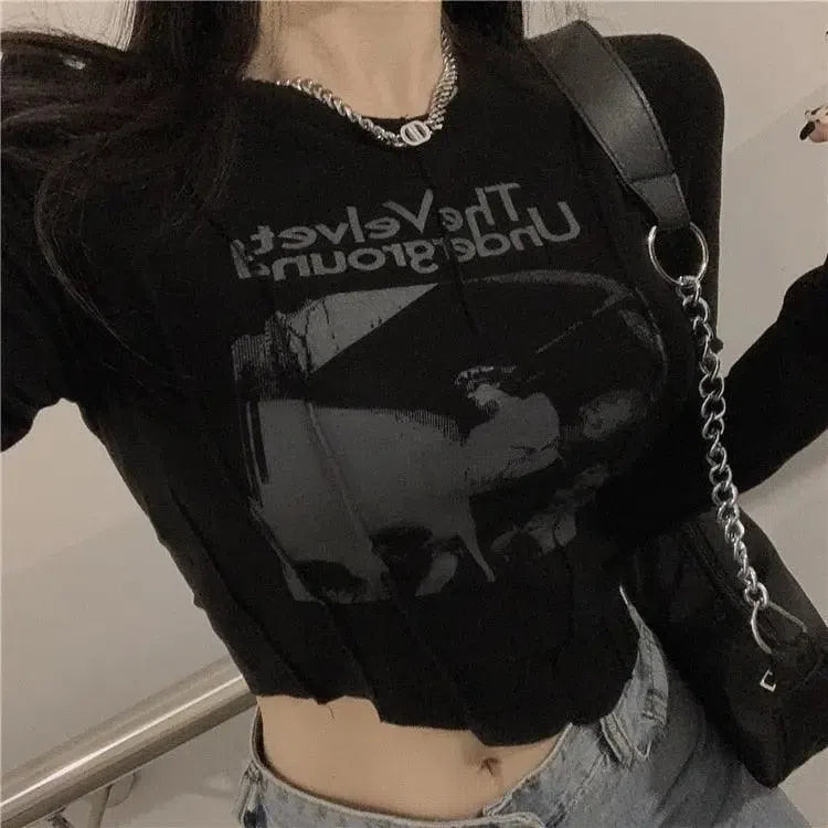 GRAY GRAPHIC PRINT CROPPED TOP WITH BOLD DESIGN