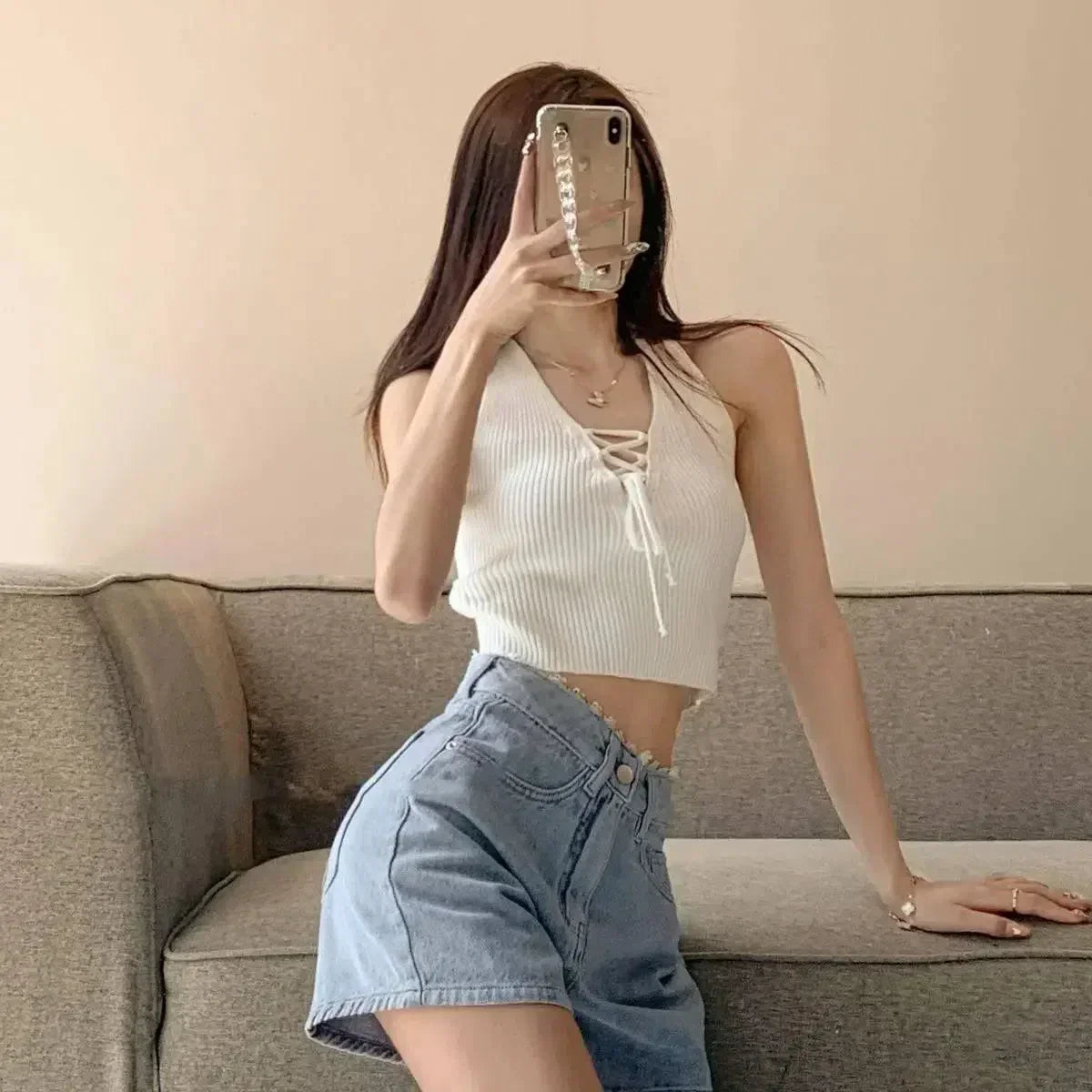 HIGH-WAISTED DENIM SHORTS IN LIGHT BLUE