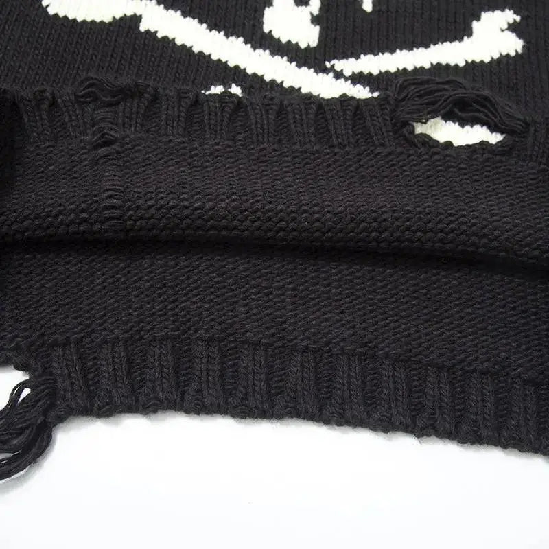 KNITTED SWEATER WITH SKULL AND CROSSBONES PATTERN KNITTED