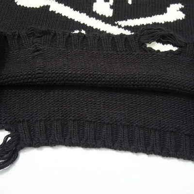 KNITTED SWEATER WITH SKULL AND CROSSBONES PATTERN KNITTED