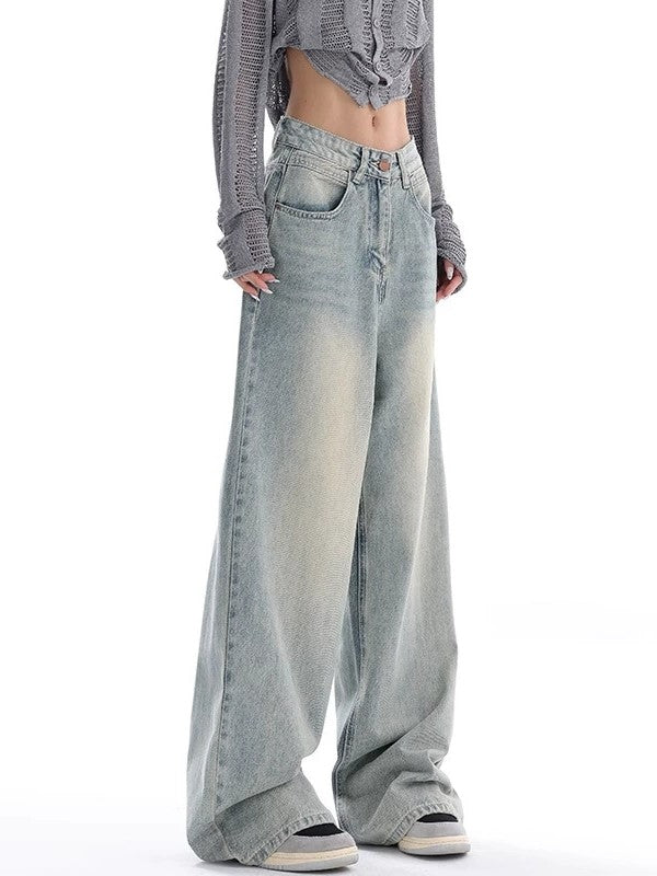 LOOSE FIT BOYFRIEND JEANS WITH WASHED EFFECT IN LIGHT WASH DENIM