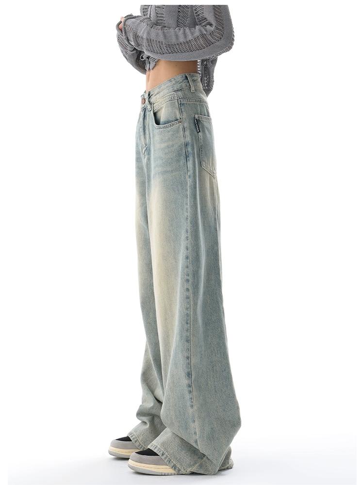 LOOSE FIT BOYFRIEND JEANS WITH WASHED EFFECT IN LIGHT WASH DENIM