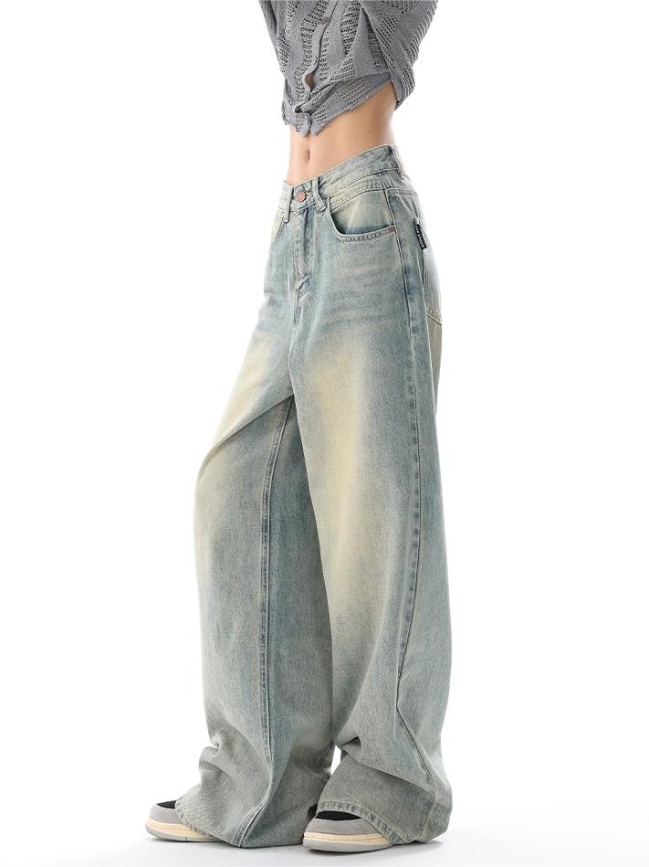 LOOSE FIT BOYFRIEND JEANS WITH WASHED EFFECT IN LIGHT WASH DENIM