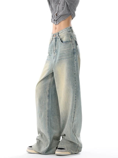 LOOSE FIT BOYFRIEND JEANS WITH WASHED EFFECT IN LIGHT WASH DENIM