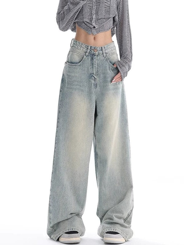 LOOSE FIT BOYFRIEND JEANS WITH WASHED EFFECT IN LIGHT WASH DENIM