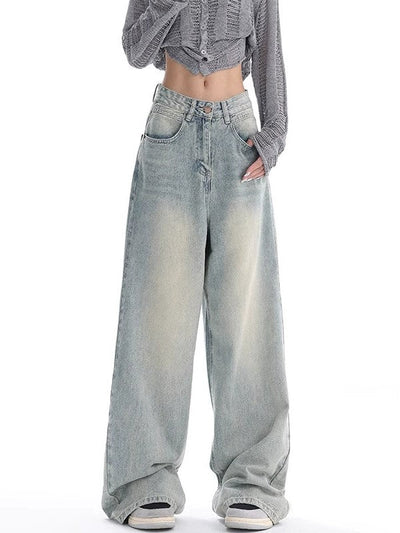 LOOSE FIT BOYFRIEND JEANS WITH WASHED EFFECT IN LIGHT WASH DENIM