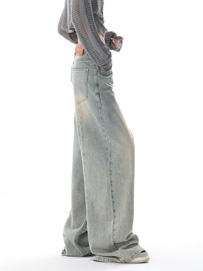 LOOSE FIT BOYFRIEND JEANS WITH WASHED EFFECT IN LIGHT WASH DENIM