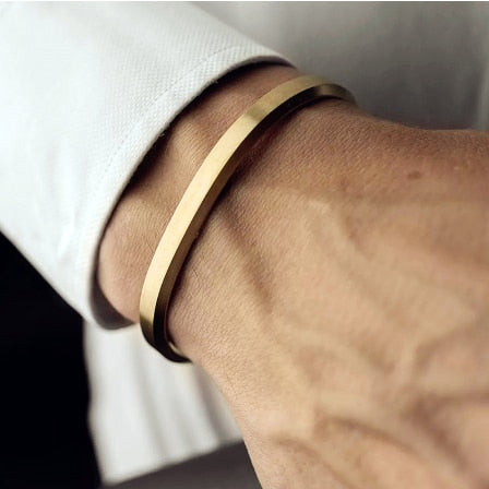 OPEN-ENDED BANGLE BRACELET IN GOLD TONE - ELEGANT FASHION ACCESSORY