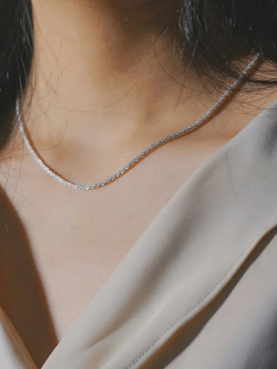 TWISTED CHAIN NECKLACE - REFINED SHORT MODERN ACCESSORY