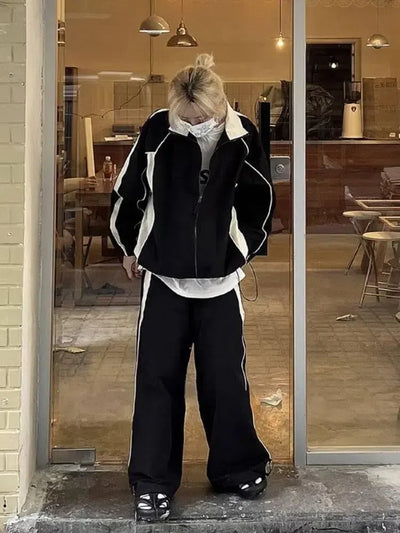 VINTAGE Y2K TRACK JACKET IN BLACK AND WHITE FOR TIMELESS STYLE