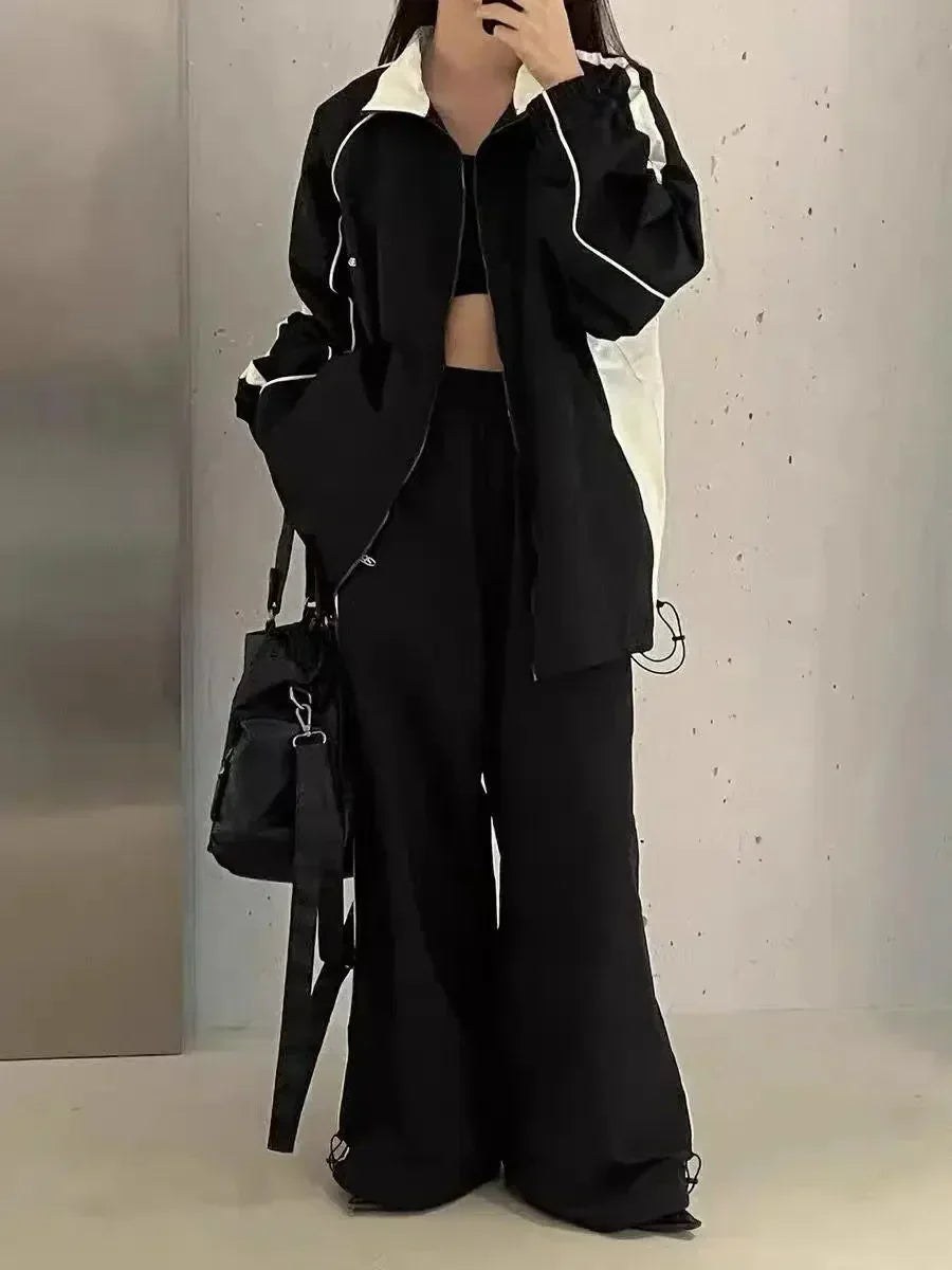 VINTAGE Y2K TRACK JACKET IN BLACK AND WHITE FOR TIMELESS STYLE