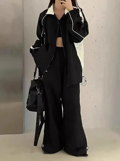 VINTAGE Y2K TRACK JACKET IN BLACK AND WHITE FOR TIMELESS STYLE