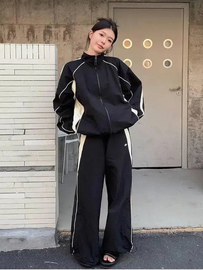 VINTAGE Y2K TRACK JACKET IN BLACK AND WHITE FOR TIMELESS STYLE