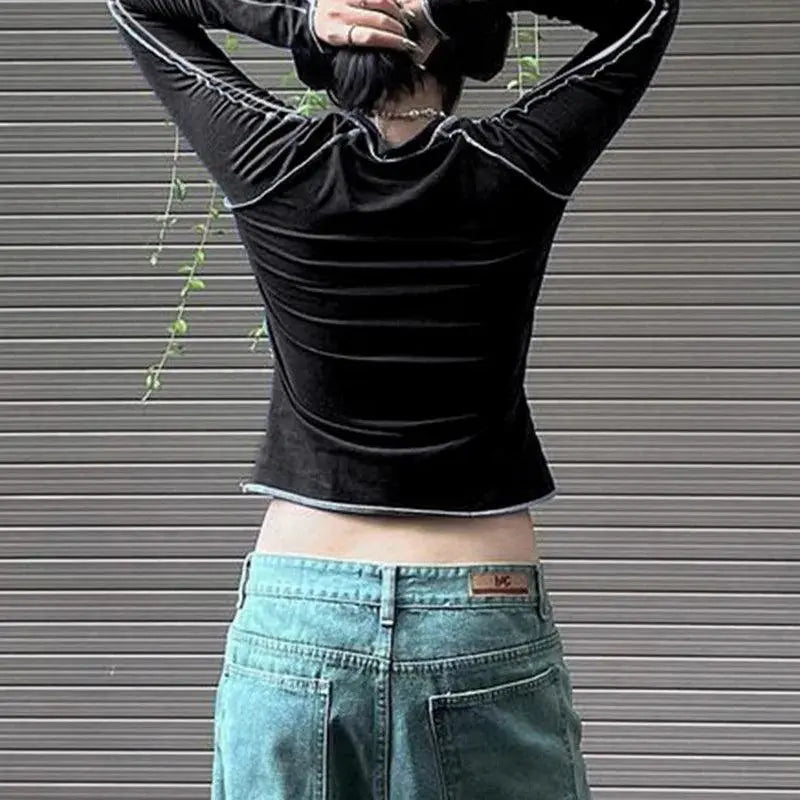 Y2K LONG SLEEVE CROP TOP IN BLACK