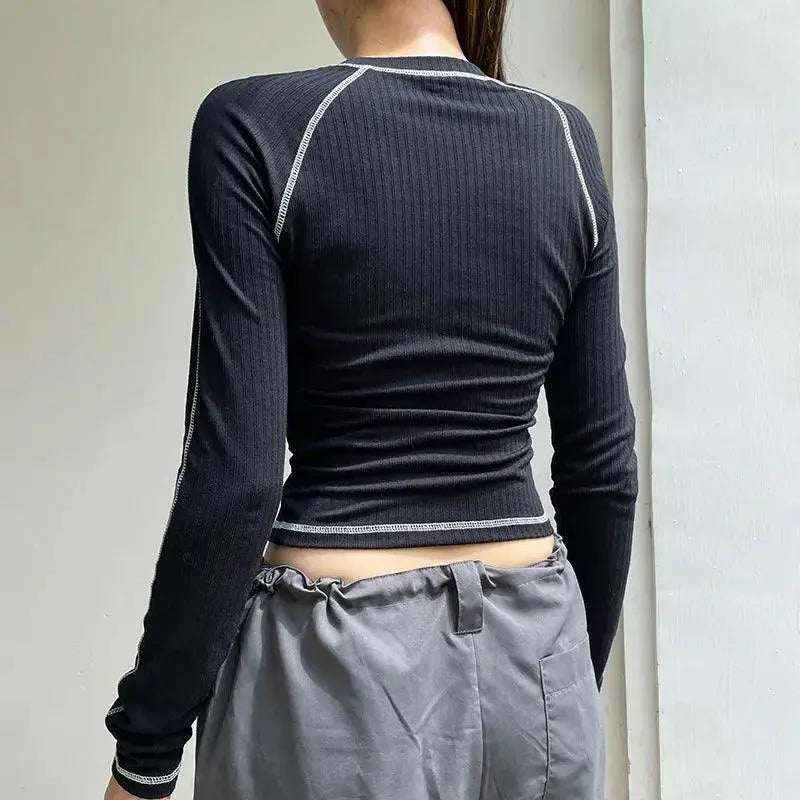 Y2K LONG SLEEVE CROP TOP IN BLACK